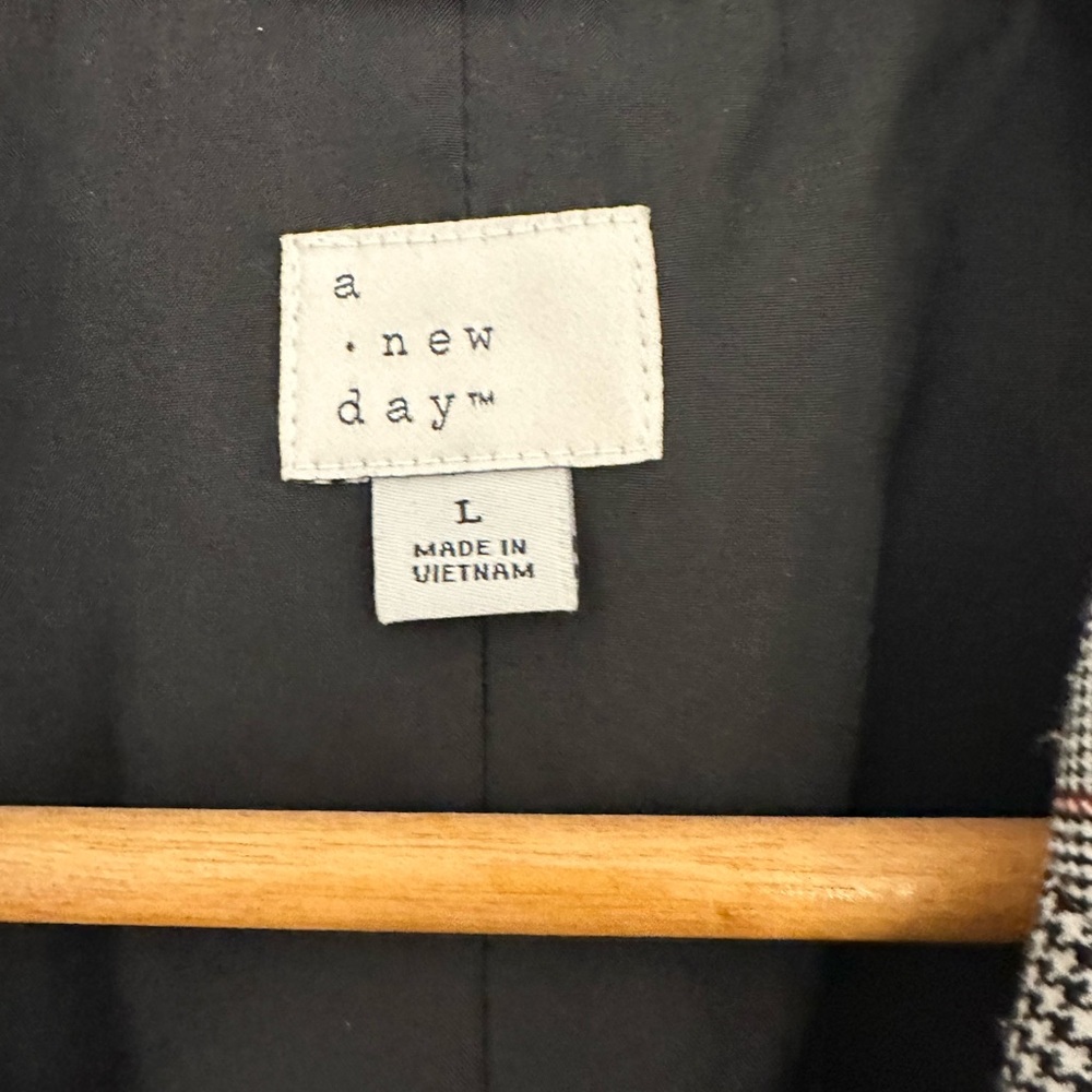 Gray, Black, White and Red Checkered Houndstooth Blazer, Size L - Picture 3 of 5